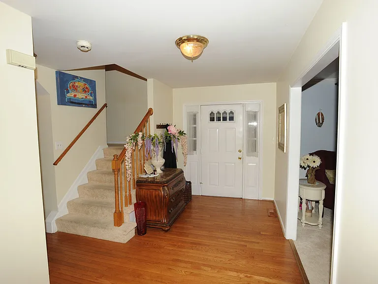 2788 Pinewood Dr — Photo 2