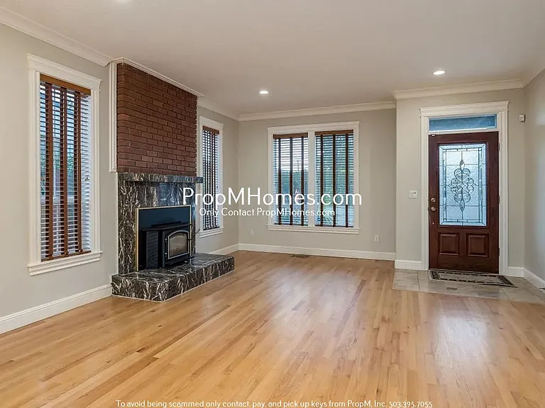 1907 SE 162nd Ave — Photo 3