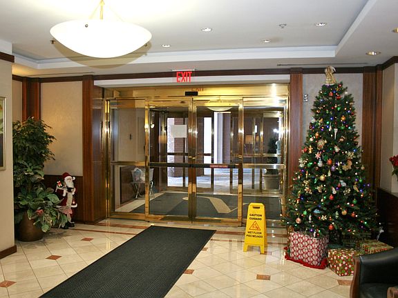4th image of 900 N Stafford St APT 1404