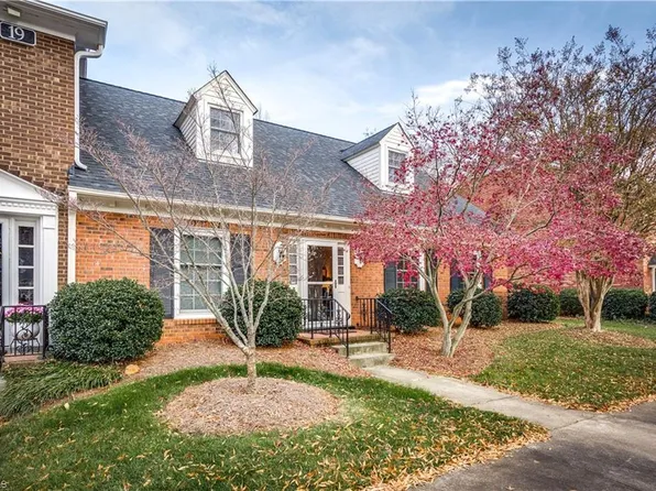 19 E Fountain Manor Dr, Greensboro, NC 27405