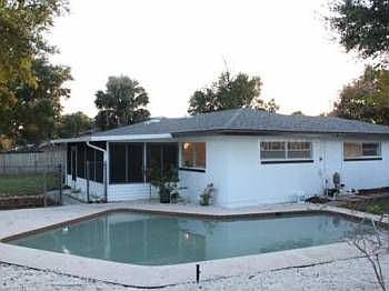 2nd image of 1933 Teakwood Dr