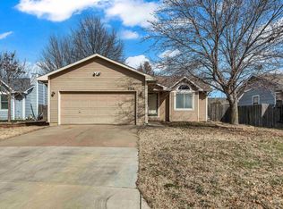 226 W Rosewood Ln, Derby, KS 67037