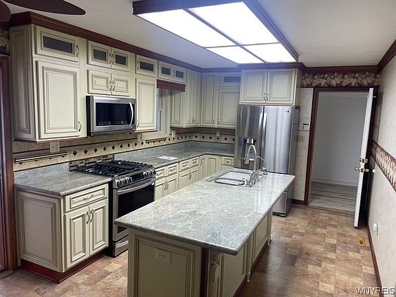 4th image of 2842 Braley Rd