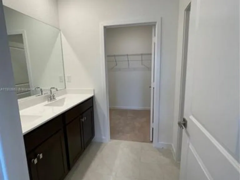 1672 SE 8th Ave #4 — Photo 7