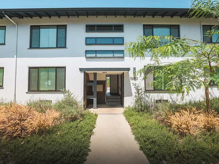 Yosemite Garden Apartments — Photo 10