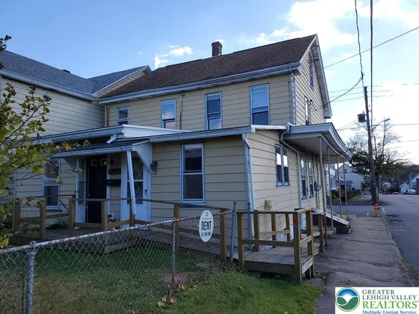 2 E White St #B, Summit Hill, PA 18250