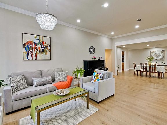 4th image of 3015 Tulare Dr