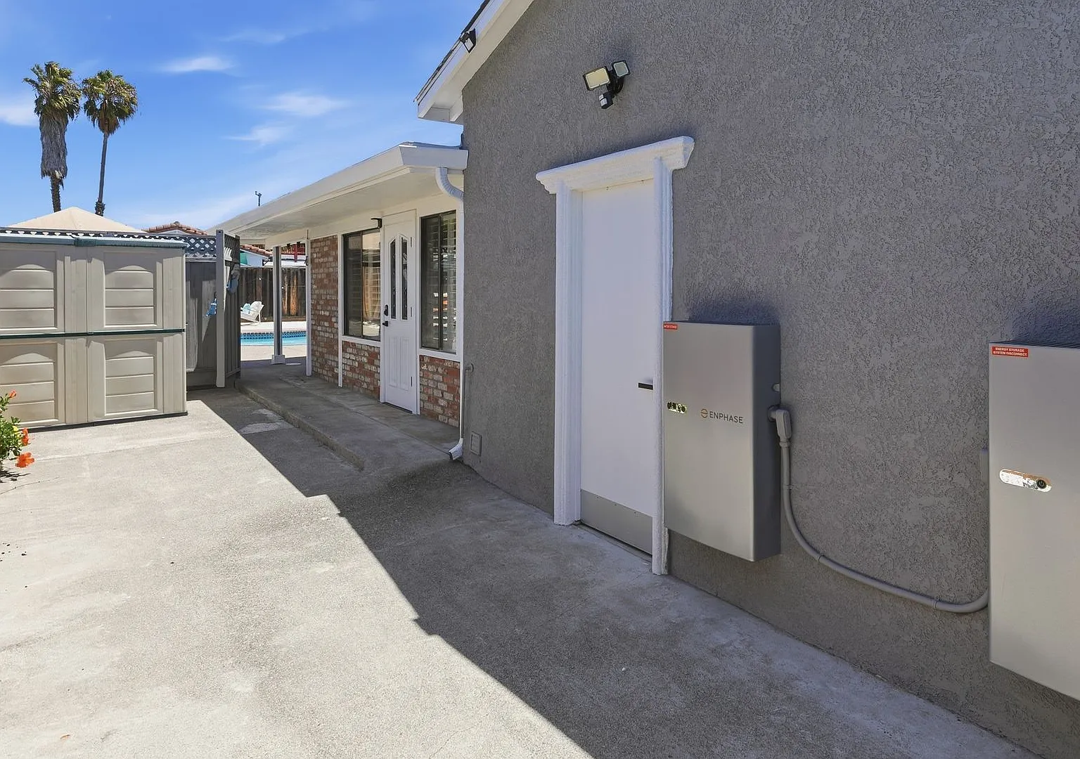 Beautiful 3-Bedroom Newark Home with Pool & Huge Backyard — Photo 3