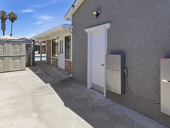 3rd image of 36034 Cherry St
