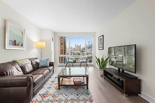 Rented by Corcoran | media 23