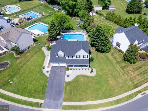 15 Thistleberry Dr, Newark, DE 19702