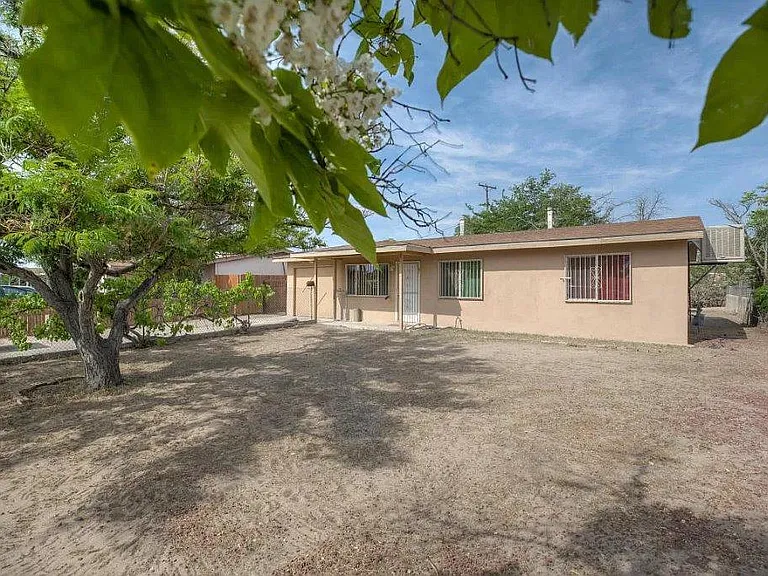 1125 Carlos Rey Cir SW — Photo 2
