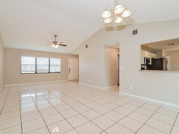 5th image of 704 Maderia Ct