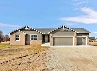 611 E Gordon Bennett Dr, Haysville, KS 67060