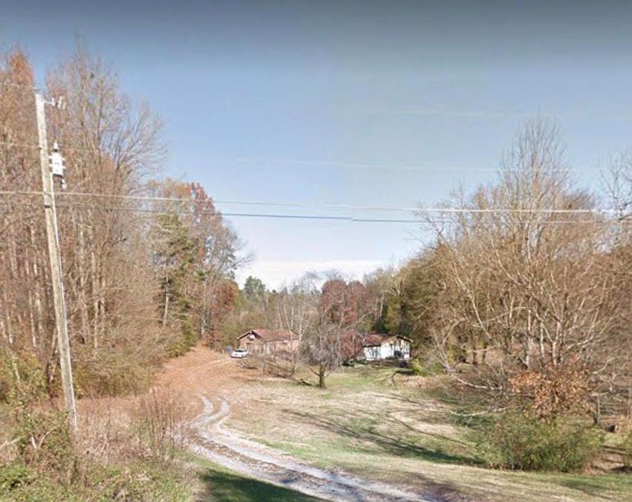 2nd image of 4724 Burkhart Rd