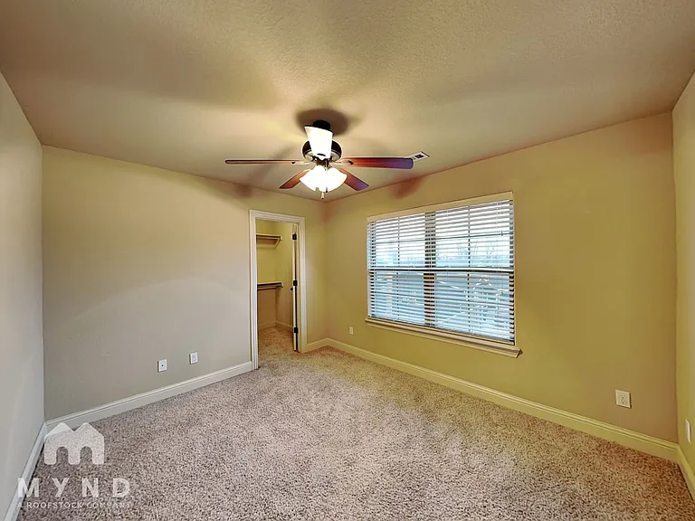 100 NE Larkspur Ln — Photo 18