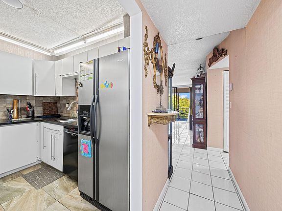 5th image of 2840 Somerset Drive #317M