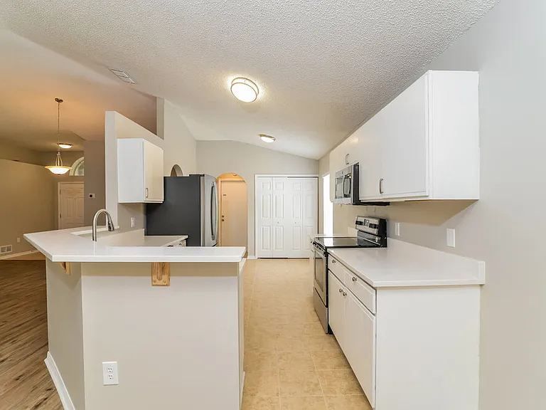 1064 Remington Ave — Photo 8
