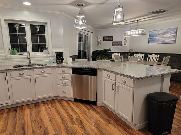 3rd image of 18 Ledges Court #18