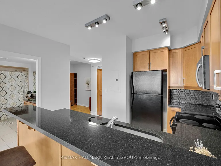 570 Laurier Ave W #1604 — Photo 5