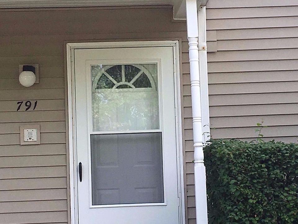 1st image of 791 Clubhouse Dr