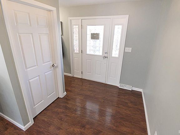 3rd image of 301 E Olive Dr