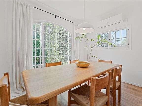4th image of 802 N Edinburgh Ave