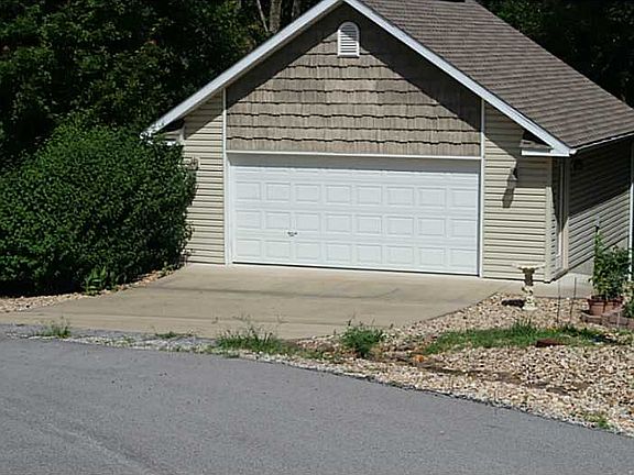 3rd image of 8 Webb Ln