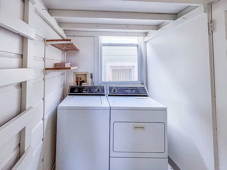 Top Floor 1br. Remodeled! W/D In-Unit! Dishwasher! — Photo 6