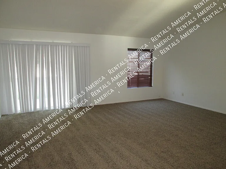 144 S Mulberry St — Photo 14