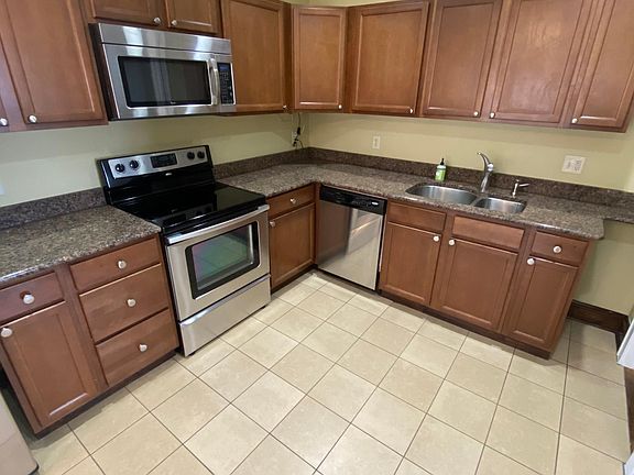 4th image of 2220 N Bremen St APT 4