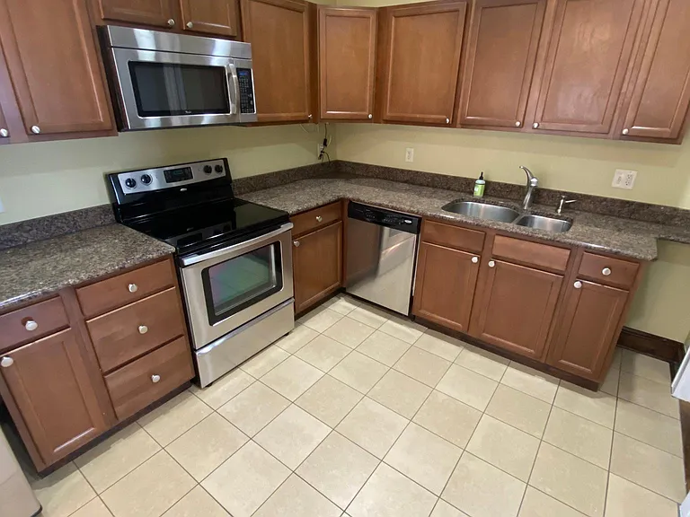 2220 N Bremen St #4 — Photo 4