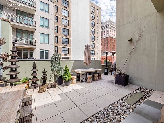 3rd image of 119 W 22nd St