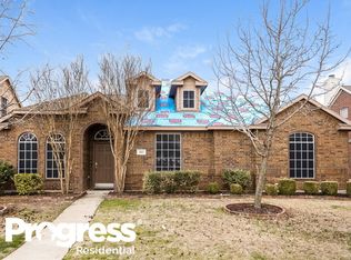 203 Timbershade Dr, Red Oak, TX 75154