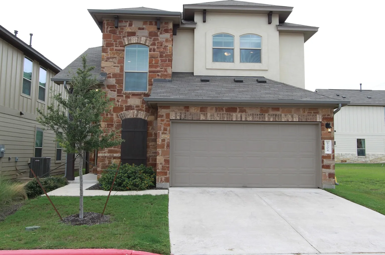 Comfort & Convenience in the Heart of South Austin — Photo 1