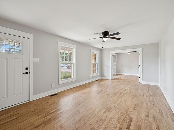 5th image of 604 Pleasantwood Dr
