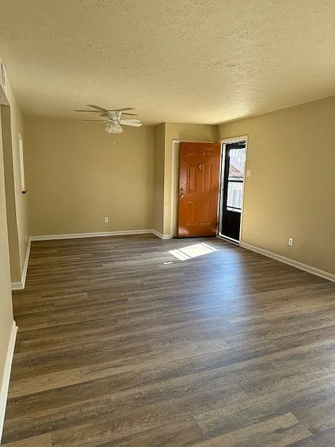 1 bed, 700 sqft, $880 — Photo 3