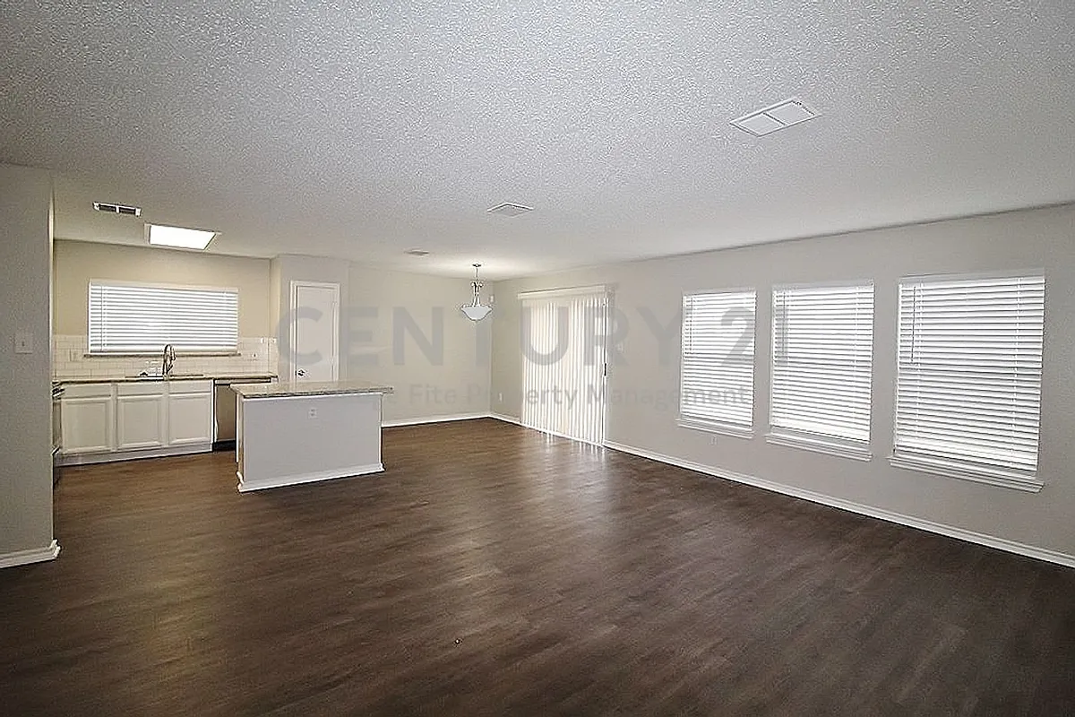 Building Photo - 300 Rosewood Ln