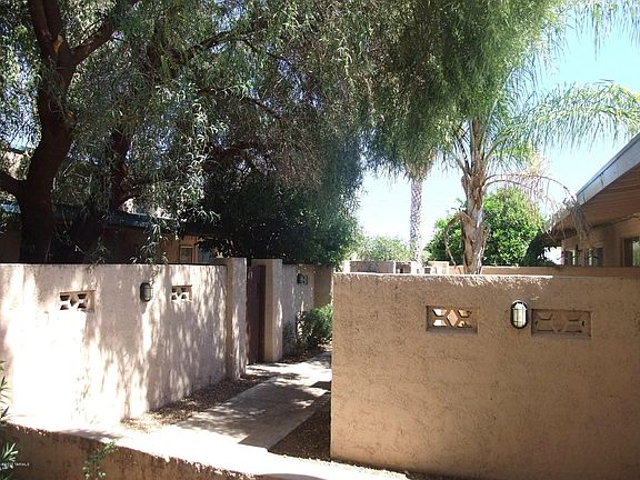 3rd image of 1417 N Alvernon Way