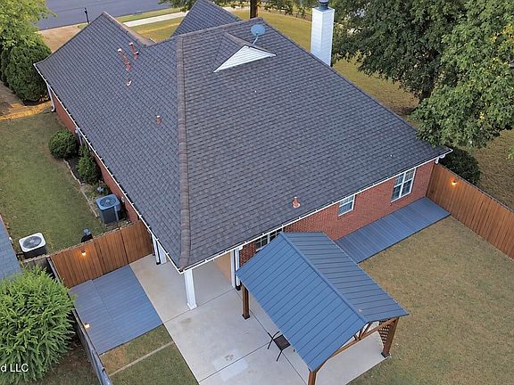 4th image of 9240 Huron Dr