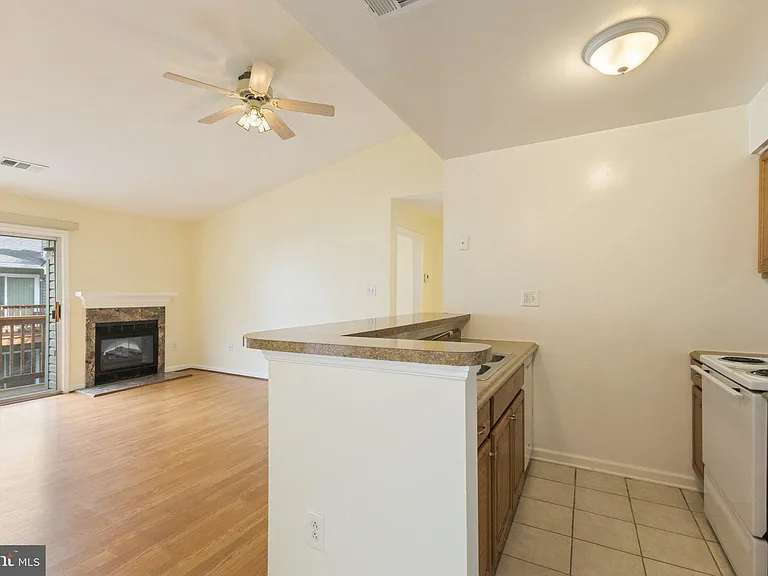 8633 Beekman Pl #C — Photo 6