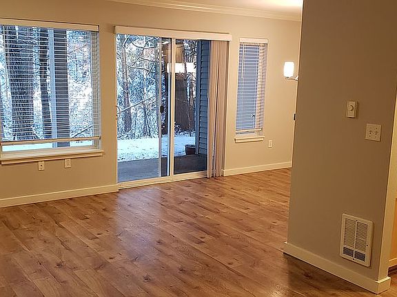 2nd image of 25025 SE Klahanie Blvd APT B104