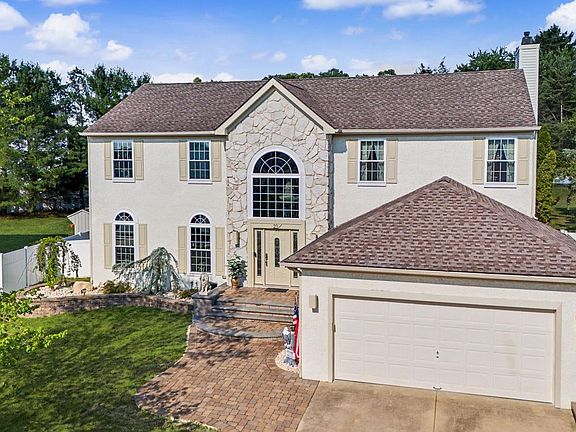 3rd image of 23 Graypebble Cir