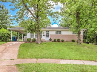 60 Reckamp Dr, Florissant, MO 63033