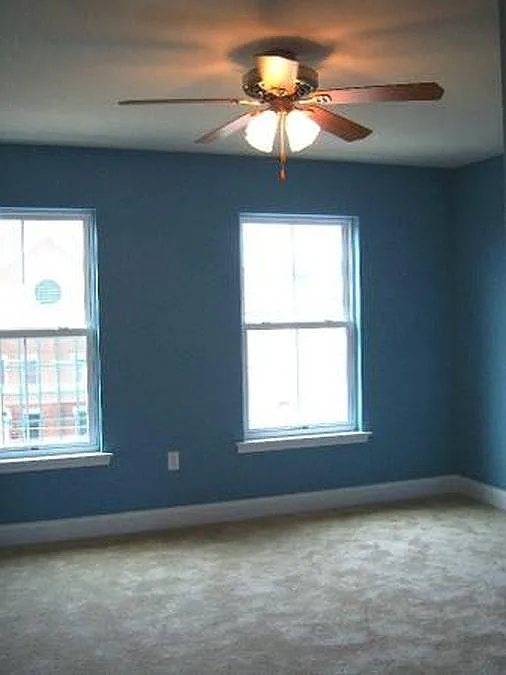 3 bed, 2.5 bath, 2600 sqft, $1,987 — Photo 3