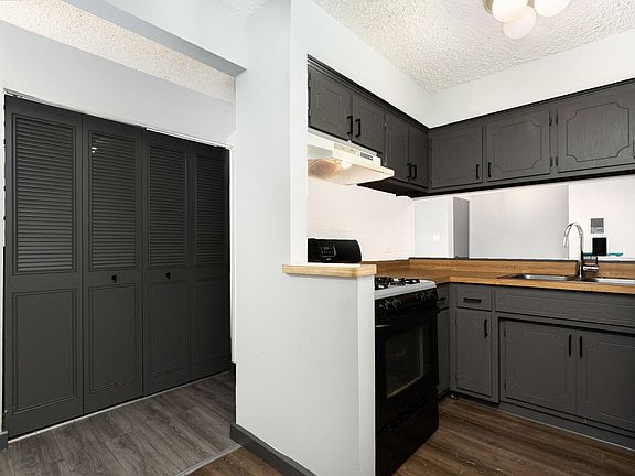 5th image of 4945 Regal Ct APT 224