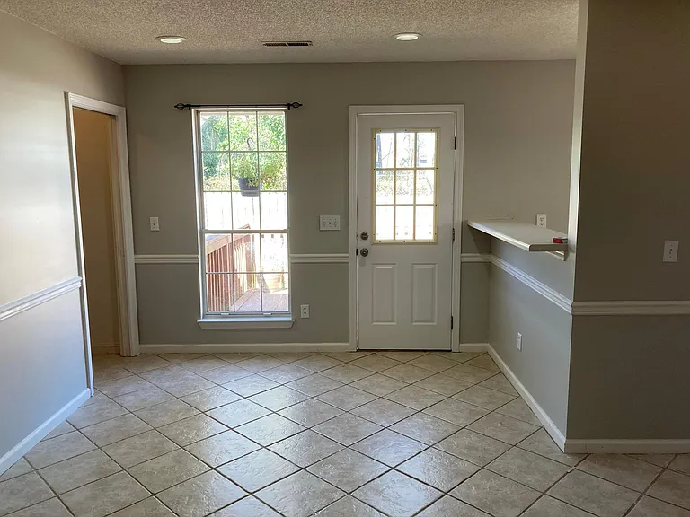 144 Charleston Way — Photo 4