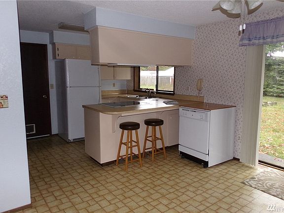 5th image of 16637 100th Way SE