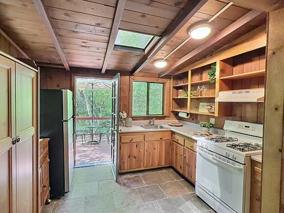 5th image of 173 N Sequoia Rd