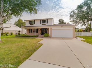 37724 Santa Anna St, Clinton Township, MI 48036